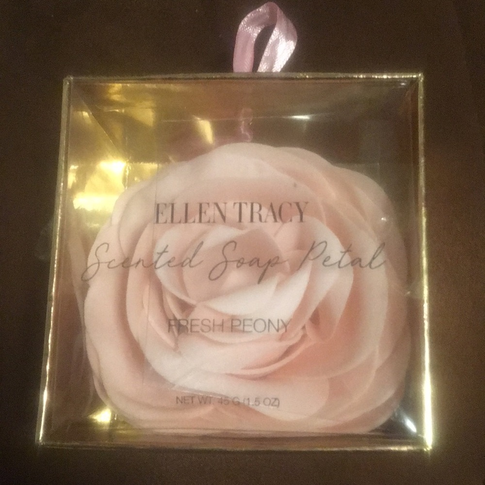 Ellen Tracy Scented soap petal